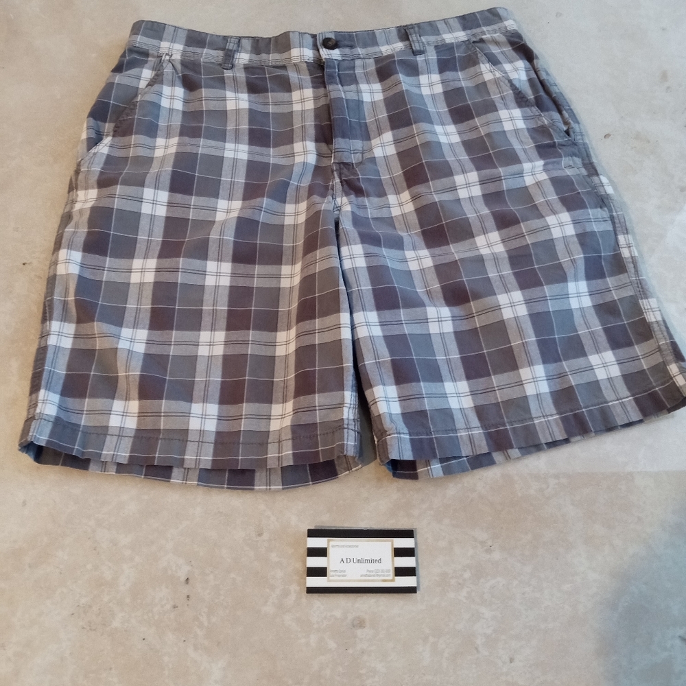 Men's flat front shorts by Faded Glory size 36 waist four pockets Gray and White